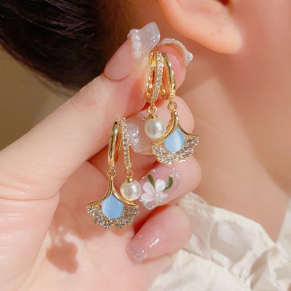 Boucles d'oreilles délicates en forme de feuille de ginkgo pour femmes