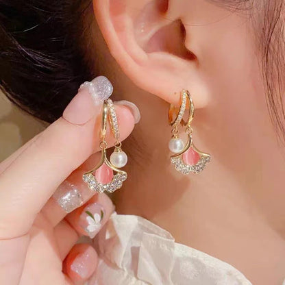 Boucles d'oreilles délicates en forme de feuille de ginkgo pour femmes