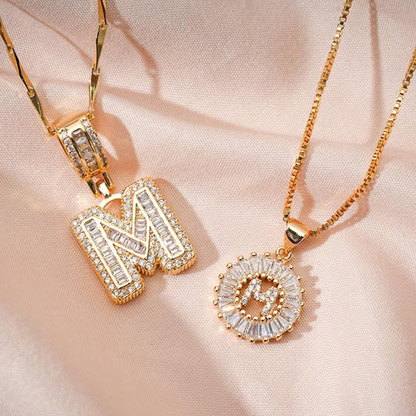 💍 Lot de 2 colliers avec pendentif initiales ✨ – Le cadeau idéal pour vos amis 💝