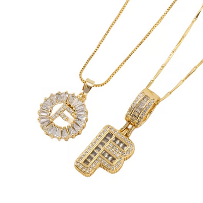 💍 Lot de 2 colliers avec pendentif initiales ✨ – Le cadeau idéal pour vos amis 💝
