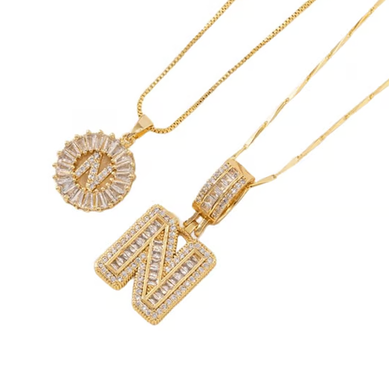 💍 Lot de 2 colliers avec pendentif initiales ✨ – Le cadeau idéal pour vos amis 💝