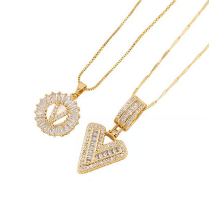💍 Lot de 2 colliers avec pendentif initiales ✨ – Le cadeau idéal pour vos amis 💝