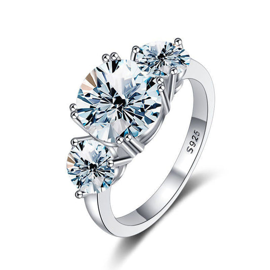 Bague de fiançailles en moissanite à trois pierres