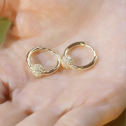 🥳SOLDES 2026🥳💞Plus de 50 000 exemplaires vendus !💥50 % de réduction ! 🔥 Boucles d'oreilles en cercle doré avec petite boule – Hypoallergéniques, éclat durable et idéales pour un usage quotidien 🌟