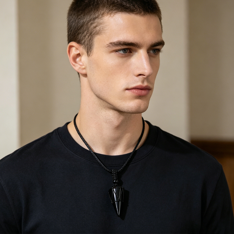 💎 50% DE RÉDUCTION! ✨ Pendentif Conique pour Hommes et Femmes – Design Minimaliste, Métal Hypoallergénique & Parfait Pour Un Usage Quotidien ou Offrir 🎁