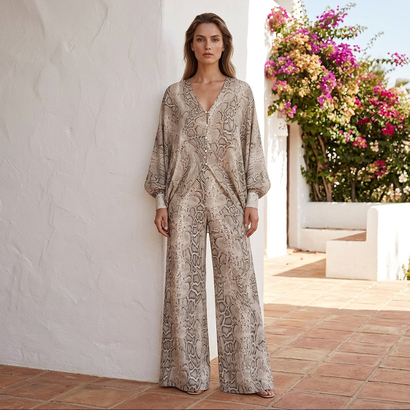 Ensemble femme composé d'un haut à imprimé serpent et d'un pantalon à jambes larges