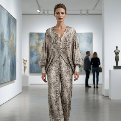 Ensemble femme composé d'un haut à imprimé serpent et d'un pantalon à jambes larges